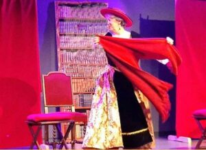 la comédienne en costume